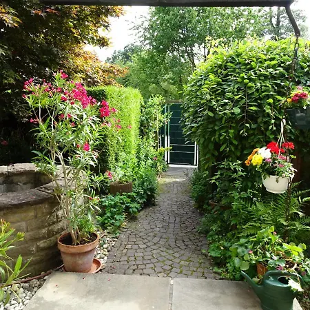 Im Gruenen Mit Balkon * 黑尔德克