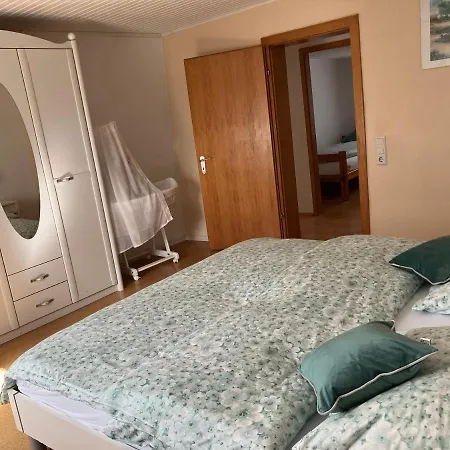 Im Gruenen Mit Balkon Daire