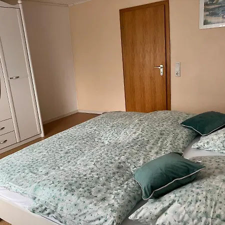 Im Gruenen Mit Balkon