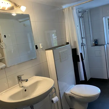 Im Gruenen Mit Balkon 黑尔德克