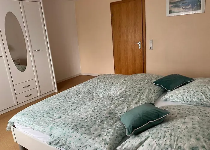 Im Gruenen Mit Balkon